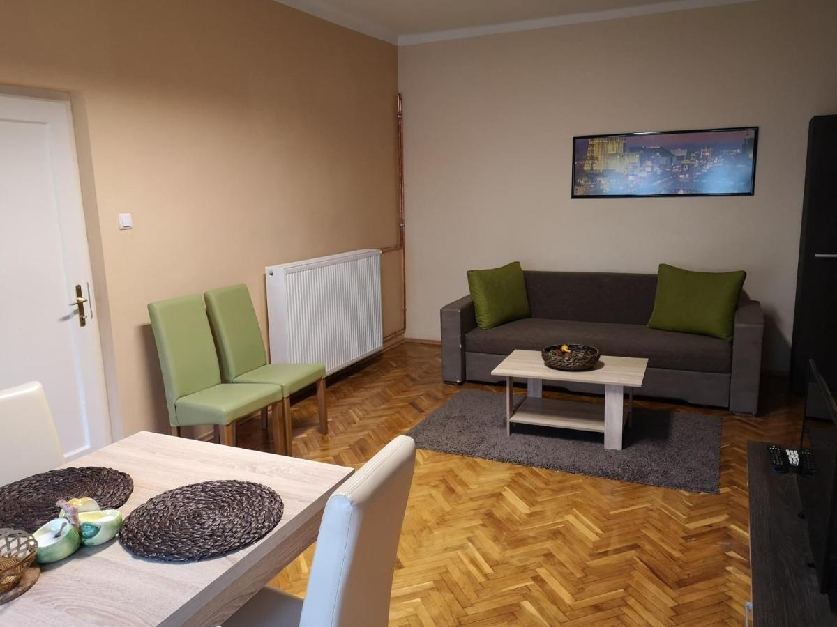 Veva Apartman - Eger Maganszallashely エクステリア 写真