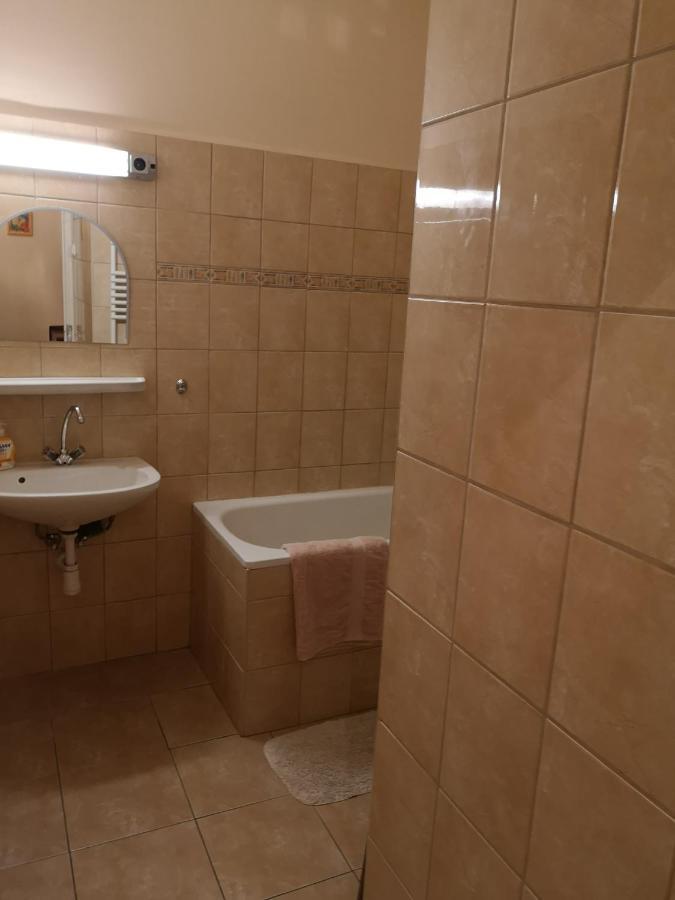 Veva Apartman - Eger Maganszallashely エクステリア 写真