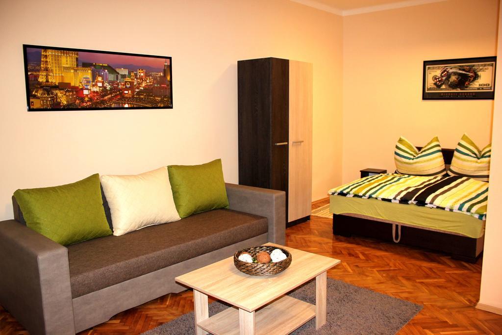 Veva Apartman - Eger Maganszallashely エクステリア 写真