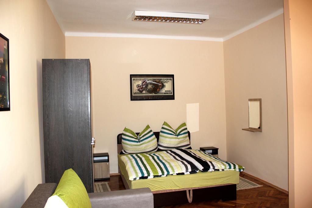 Veva Apartman - Eger Maganszallashely エクステリア 写真