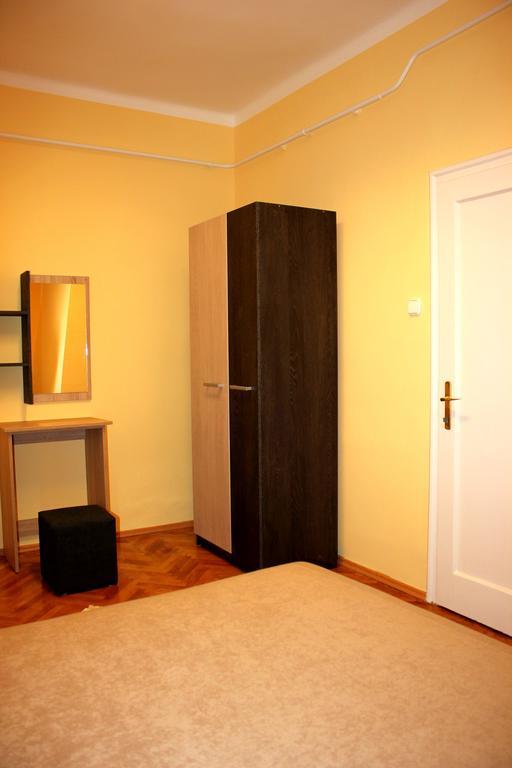 Veva Apartman - Eger Maganszallashely エクステリア 写真