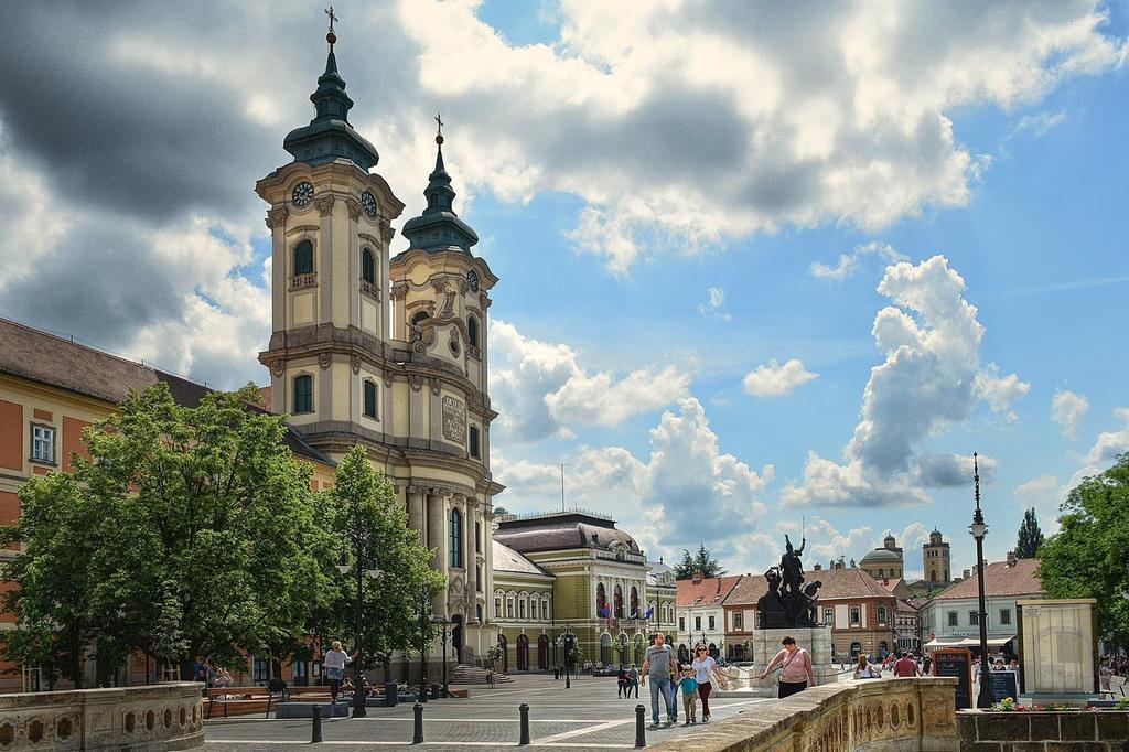 Veva Apartman - Eger Maganszallashely エクステリア 写真